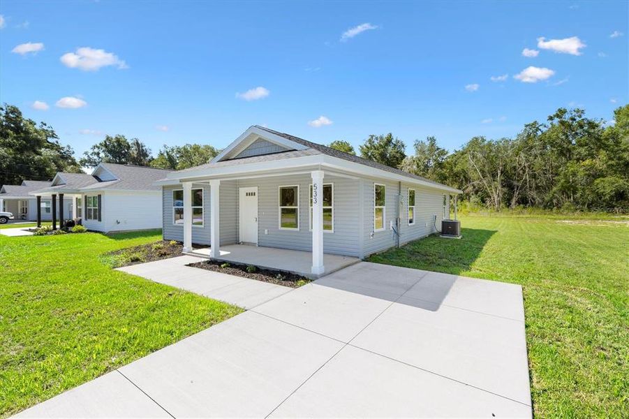 Front exterior of a new home in , Bushnell, FL, highlighting curb appeal (Image 17).