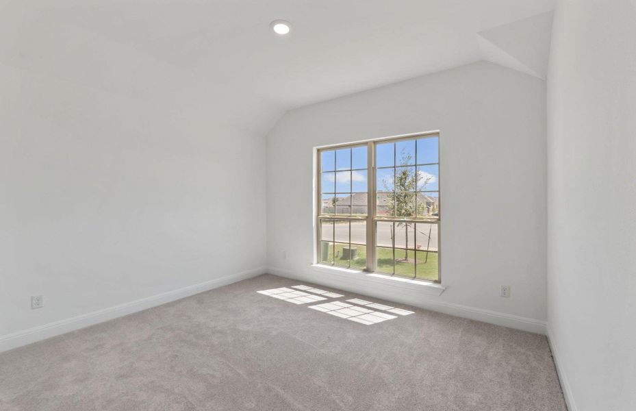Spacious, unfurnished interior of a new home in Crescent Bluff, Georgetown (Image 20).
