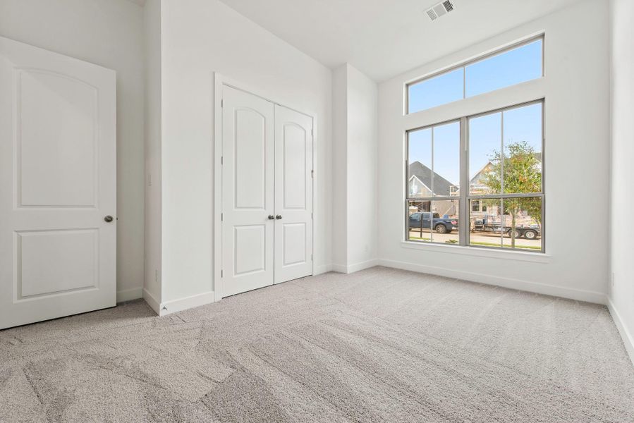 Representative image. Features, selections and colors may vary.