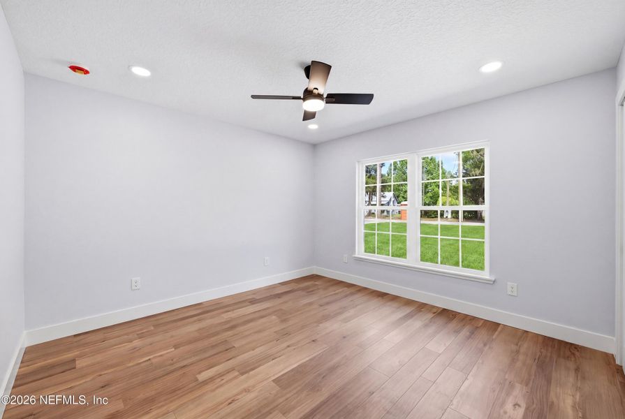 Spacious, unfurnished interior of a new home in , Palatka (Image 18).