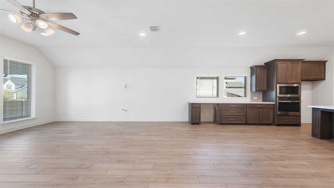 Spacious, unfurnished interior of a new home in Devonshire - Reserve 50', Forney (Image 20). Spacious, unfurnished interior of a new home in Devonshire - Reserve 50', Forney (Image 20).