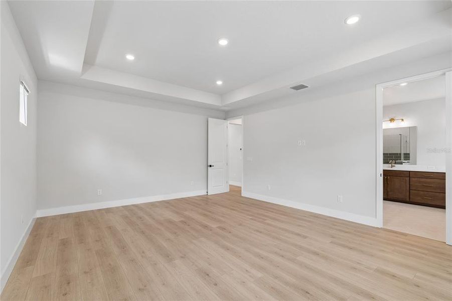 Spacious, unfurnished interior of a new home in , Tampa (Image 41).