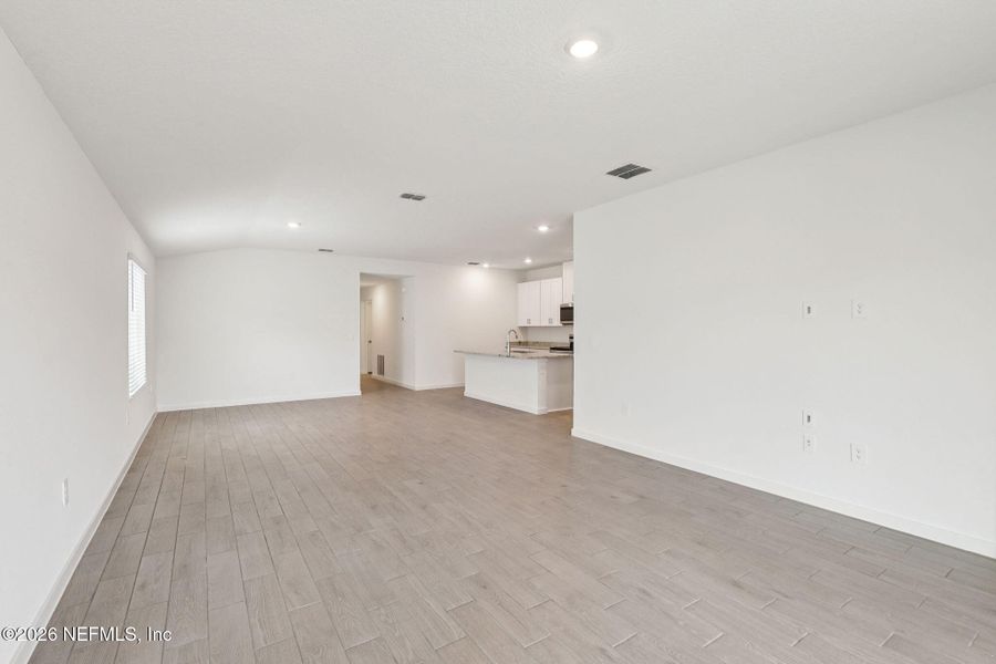 Spacious, unfurnished interior of a new home in Cypress Meadows - Signature Series, Jacksonville (Image 19).