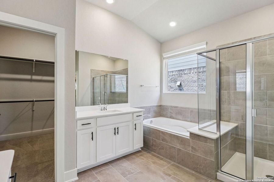 Furnished interior view inside a new home in Sagebrooke - Classic Series, San Antonio (Image 8).