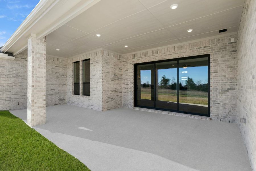 Exterior details and patio area of a home in Heritage, McLendon-Chisholm (Image 3). Exterior details and patio area of a home in Heritage, McLendon-Chisholm (Image 3).