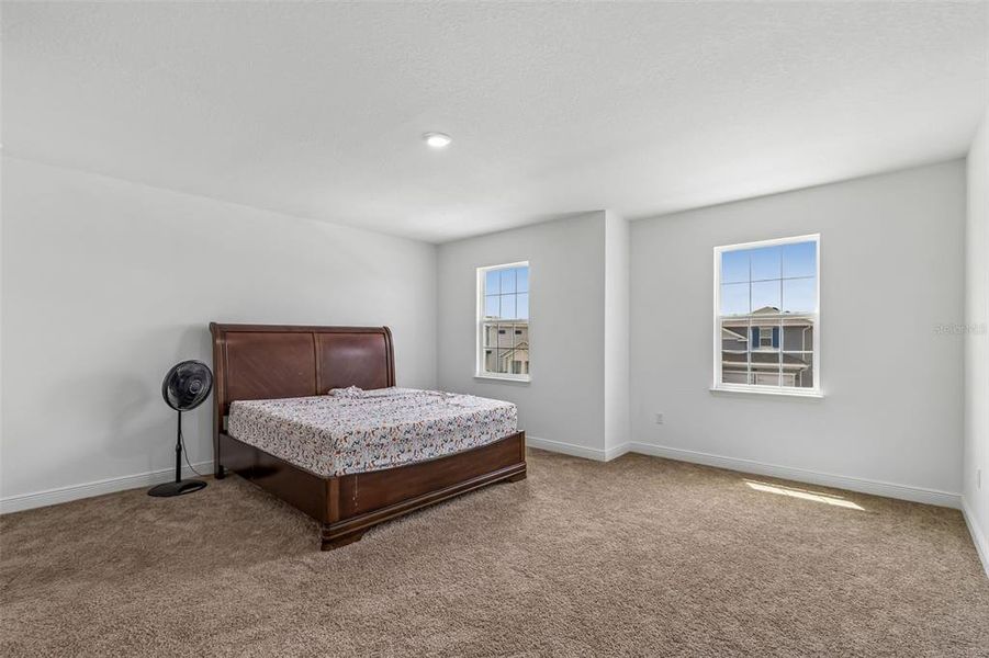 Furnished interior view inside a new home in , Orlando (Image 15).