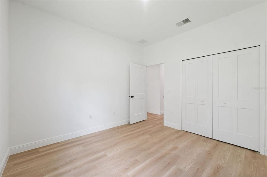 Spacious, unfurnished interior of a new home in , Ocala (Image 21).