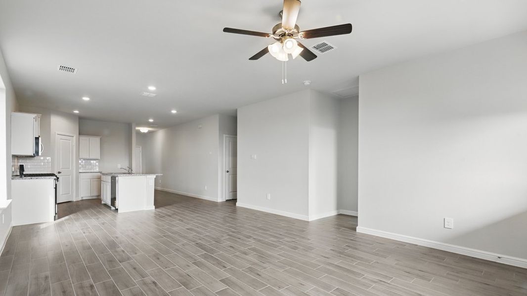 Spacious, unfurnished interior of a new home in The Canyons, Keene (Image 19).
