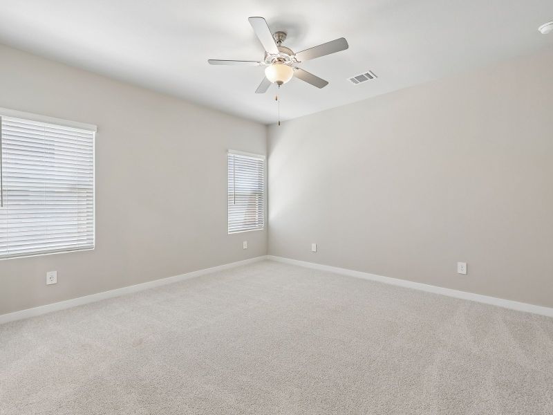 Spacious, unfurnished interior of a new home in Cibolo Hills West - Spring Series, Fort Worth (Image 16).