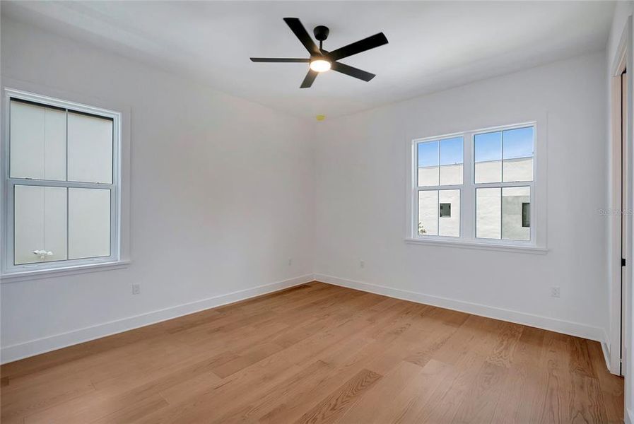 Spacious, unfurnished interior of a new home in , Tampa (Image 22).