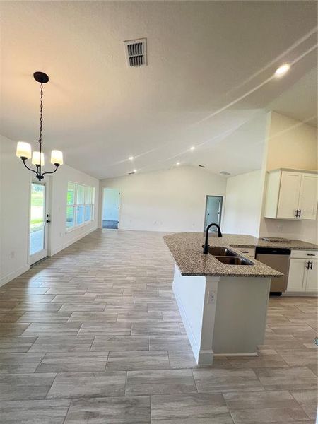 Spacious, unfurnished interior of a new home in Hill Country Estates, Dade City (Image 8).