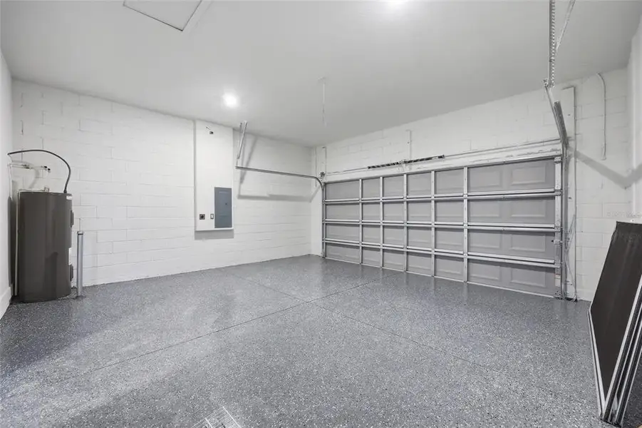 Spacious, unfurnished interior of a new home in , Ocala (Image 17).