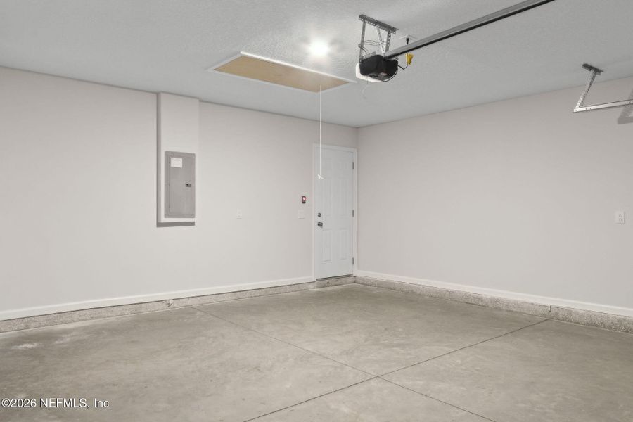 Spacious, unfurnished interior of a new home in , Jacksonville (Image 17).