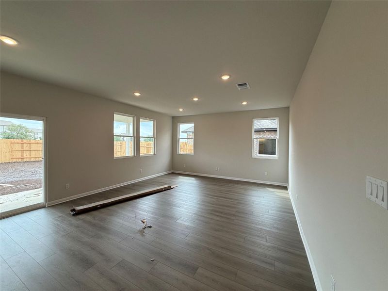 Spacious, unfurnished interior of a new home in Berry Creek Highlands, Georgetown (Image 20). Spacious, unfurnished interior of a new home in Berry Creek Highlands, Georgetown (Image 20).