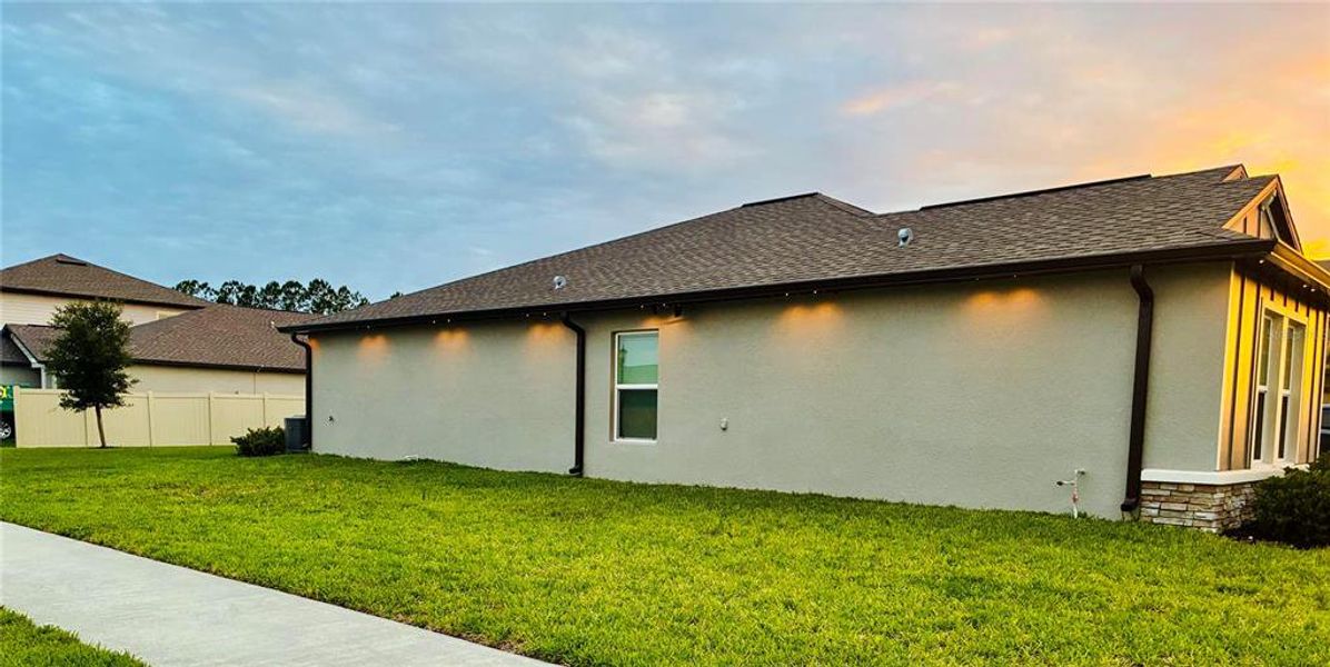 Exterior details and patio area of a home in Two Rivers, Zephyrhills (Image 4).