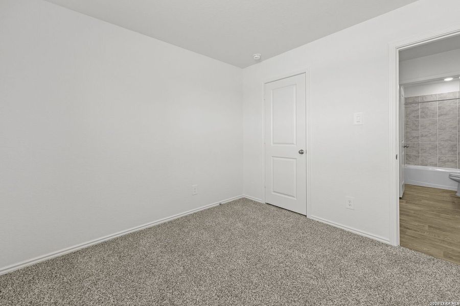 Spacious, unfurnished interior of a new home in Hickory Ridge, Elmendorf (Image 22).