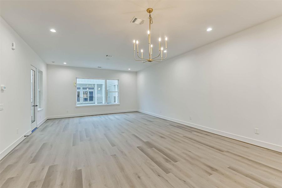 Spacious, unfurnished interior of a new home in , Houston (Image 18).