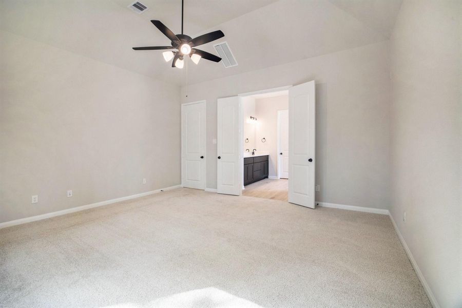 Spacious, unfurnished interior of a new home in Encino Estates, Dayton (Image 21).