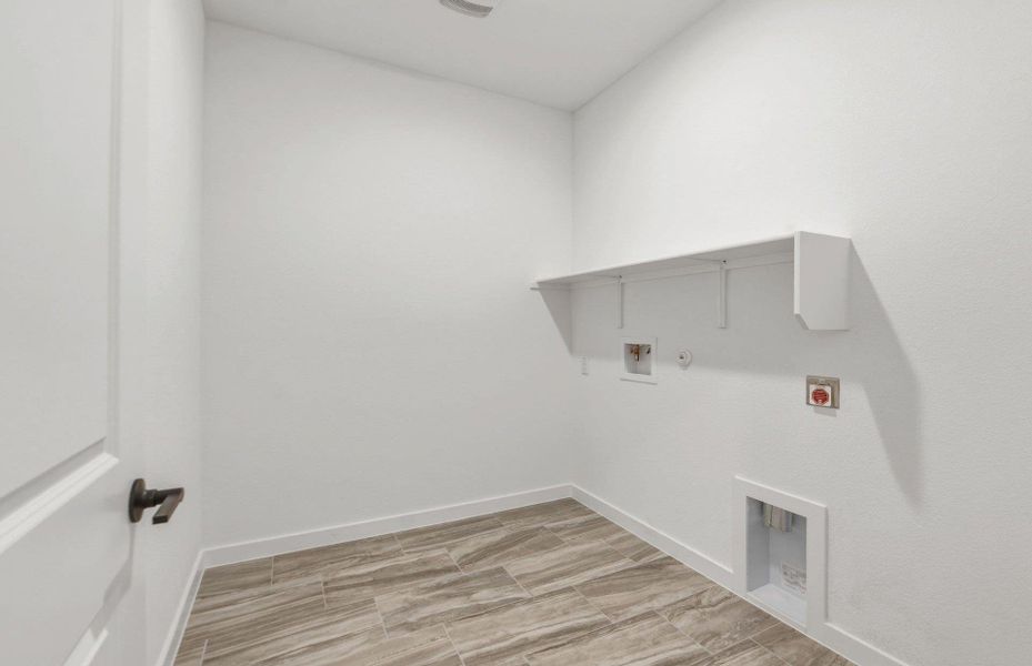 Spacious, unfurnished interior of a new home in Cameron Place, Manor (Image 24).