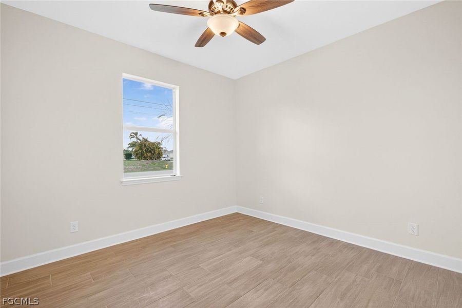 Spacious, unfurnished interior of a new home in Cape Coral, Cape Coral (Image 23).