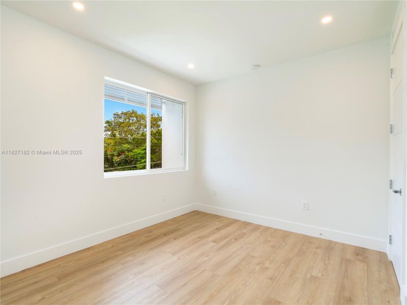 Spacious, unfurnished interior of a new home in , Fort Lauderdale (Image 28). Spacious, unfurnished interior of a new home in , Fort Lauderdale (Image 28).