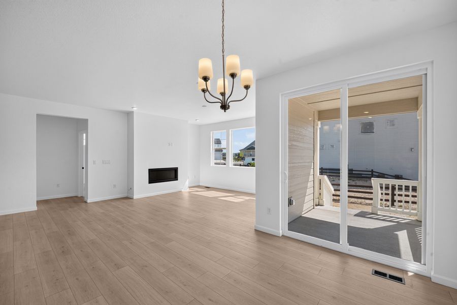 Spacious, unfurnished interior of a new home in Macanta, Castle Rock (Image 10).