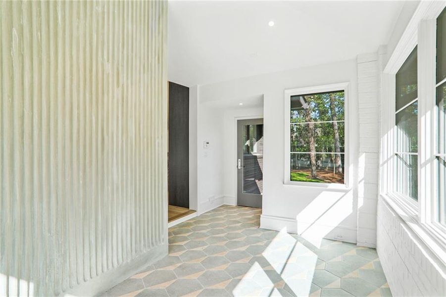 Spacious, unfurnished interior of a new home in , Atlanta (Image 26).