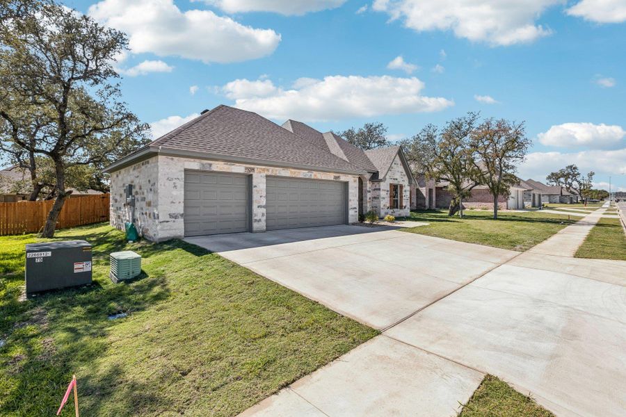 Image 36 of a home in Drake's Landing.