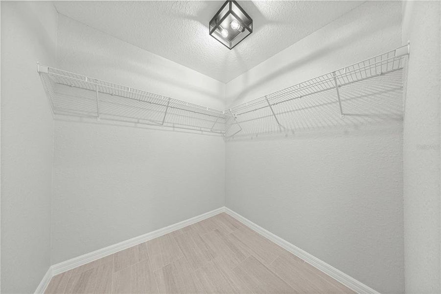 Spacious, unfurnished interior of a new home in , Dunnellon (Image 24).