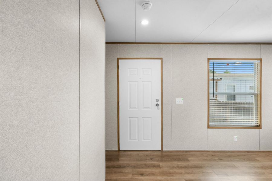 Spacious, unfurnished interior of a new home in , Navasota (Image 17).