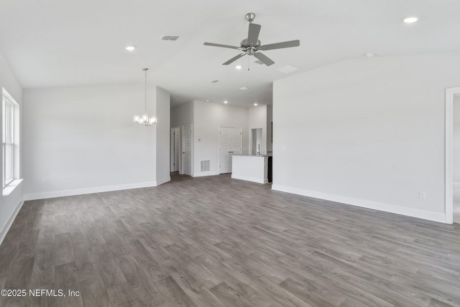 Spacious, unfurnished interior of a new home in , Green Cove Springs (Image 14).