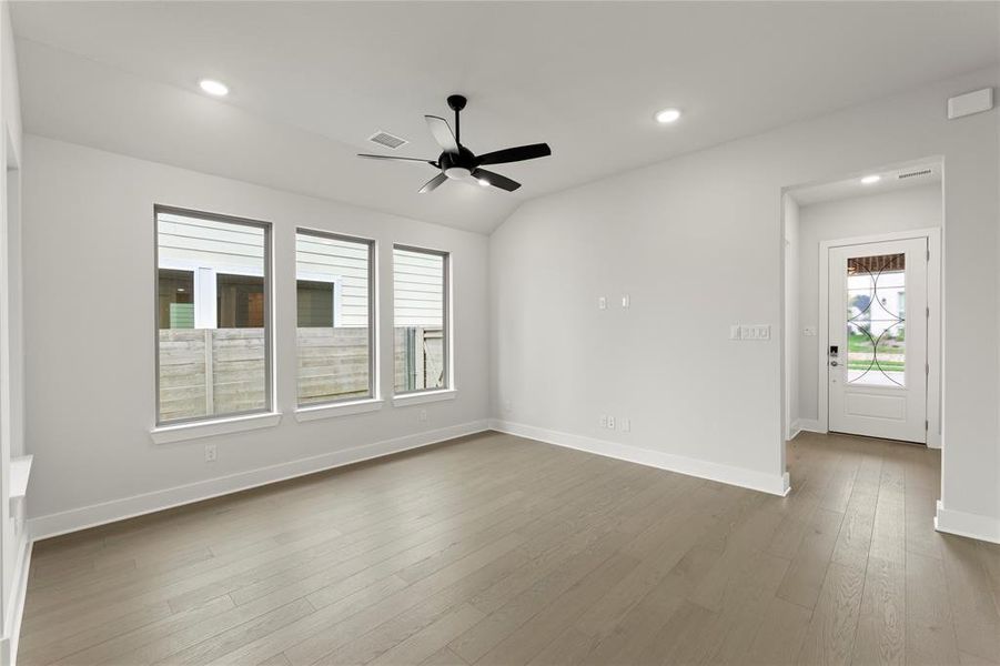 11. 3121 Eddington - Family (3) 11. 3121 Eddington - Family (3)