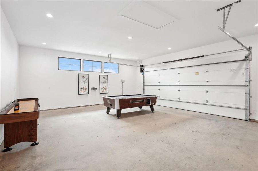 Furnished interior view inside a new home in , Strawn (Image 13).