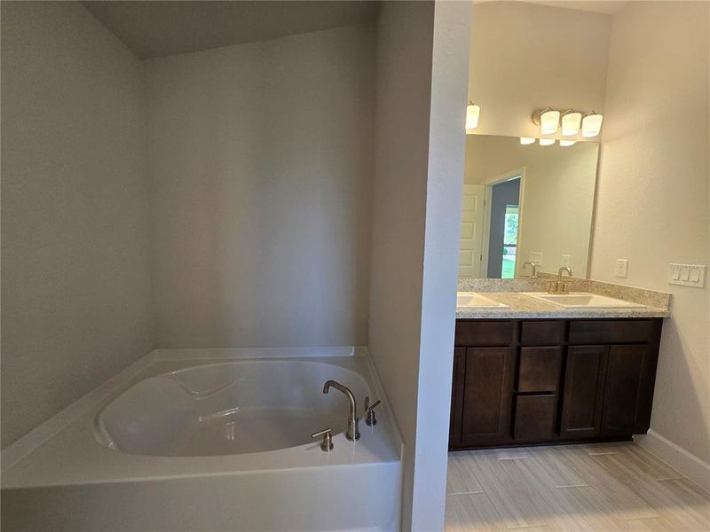 garden tub in main bath garden tub in main bath