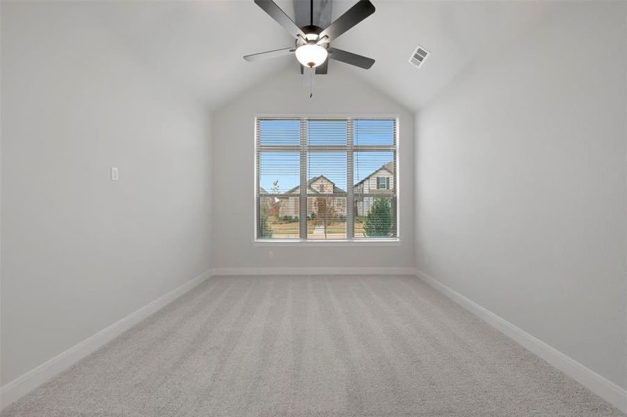 Spacious, unfurnished interior of a new home in Mantua Point Gardens, Van Alstyne (Image 28).
