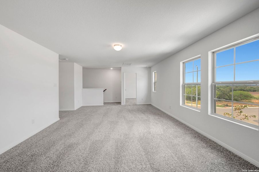 Spacious, unfurnished interior of a new home in Mesquite Ridge, San Antonio (Image 31).