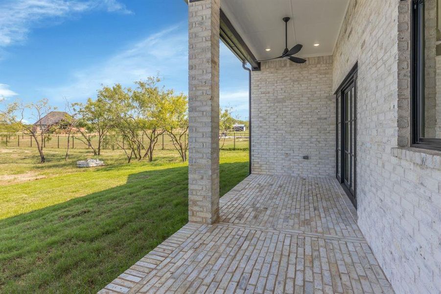 Patio with ceiling fan