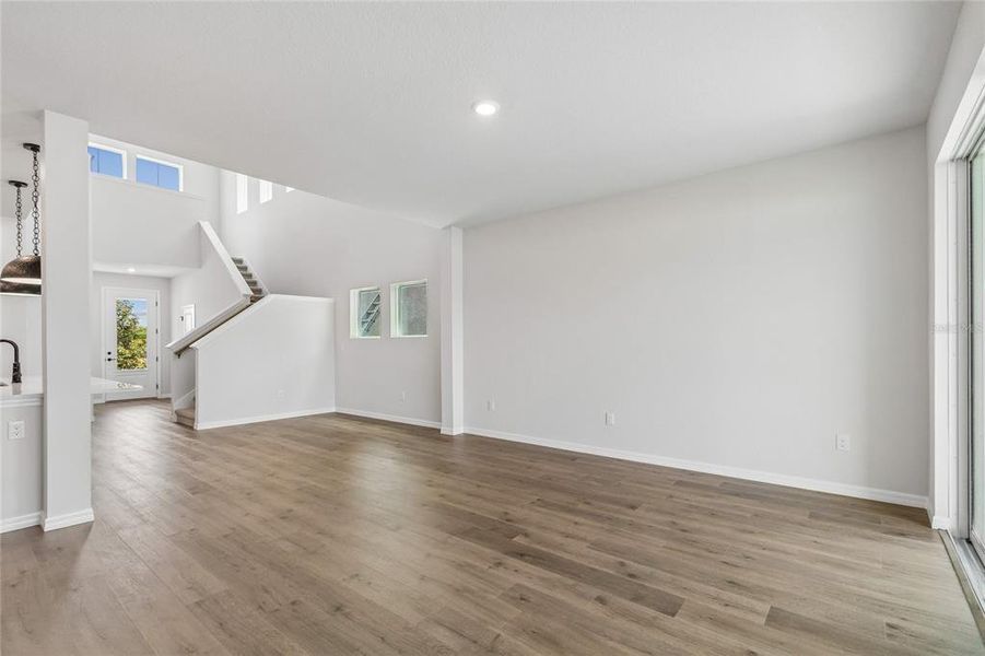 Spacious, unfurnished interior of a new home in Eastlyn, Bradenton (Image 6).
