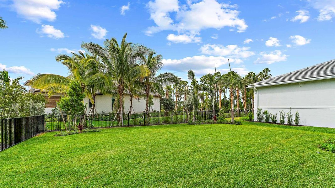 Exterior details and patio area of a home in L'Ambiance at Avenir, Palm Beach Gardens (Image 21).