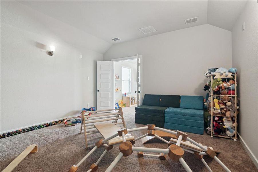 Image 37 of a home in Creekside.