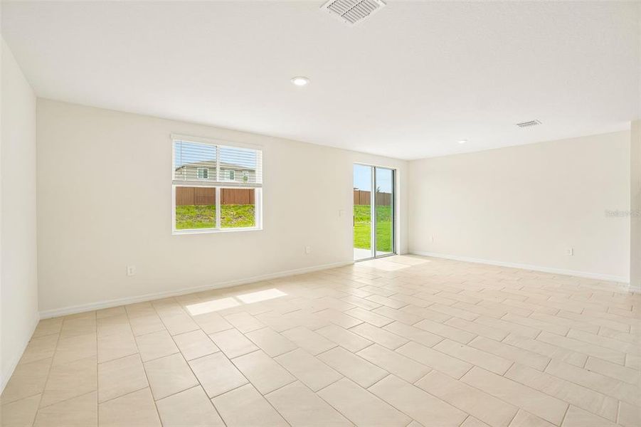 Spacious, unfurnished interior of a new home in Hilltop Vistas, Dade City (Image 26). Spacious, unfurnished interior of a new home in Hilltop Vistas, Dade City (Image 26).