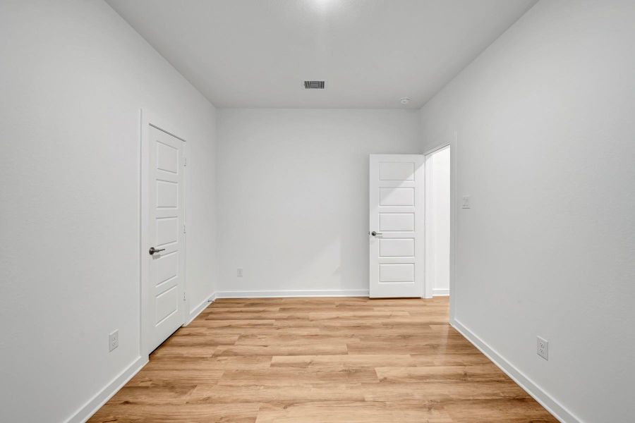Spacious, unfurnished interior of a new home in Ambrose, La Marque (Image 33).