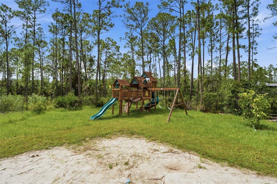Community amenities in , North Port (Image 42).