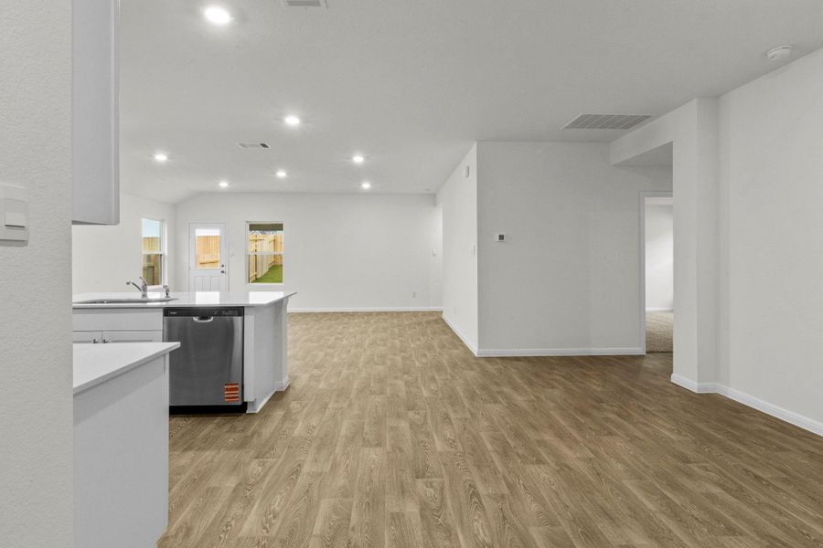 Spacious, unfurnished interior of a new home in Trace, San Marcos (Image 15).