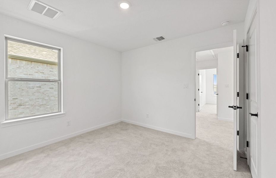 Spacious, unfurnished interior of a new home in Wolf Ranch, Georgetown (Image 16).