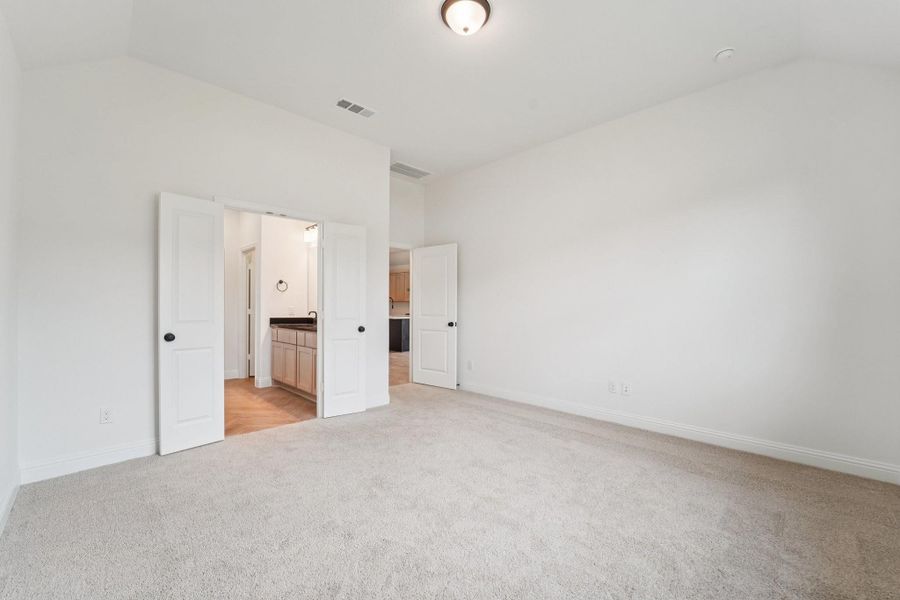 Spacious, unfurnished interior of a new home in Evergreen 40', Conroe (Image 26).