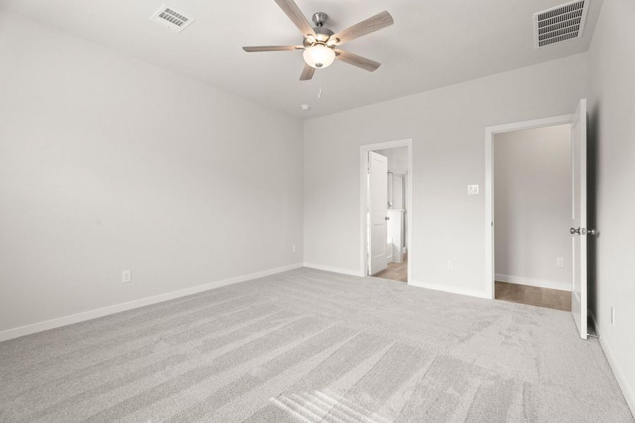 Spacious, unfurnished interior of a new home in Trails at Woodhaven, La Marque (Image 18).