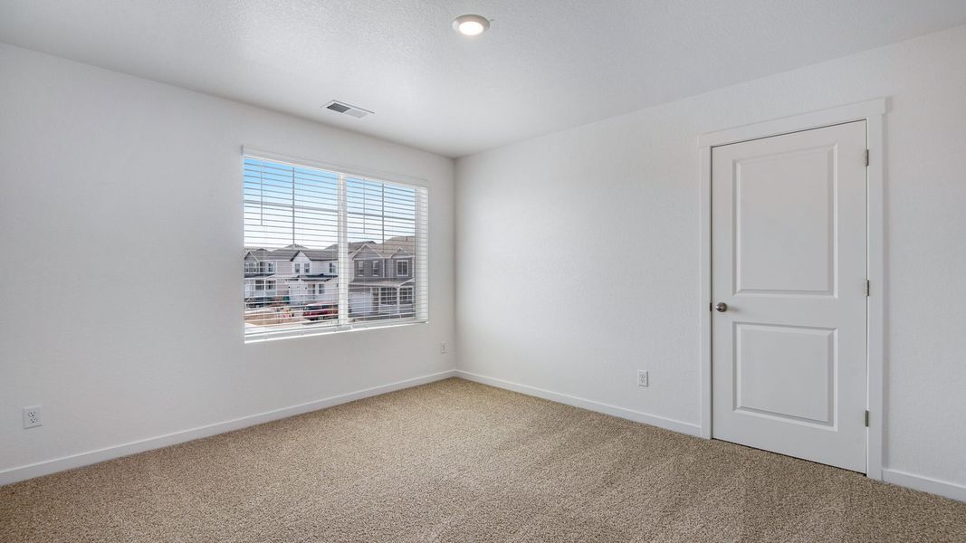 Spacious, unfurnished interior of a new home in Vista Meadows, Fort Lupton (Image 37).