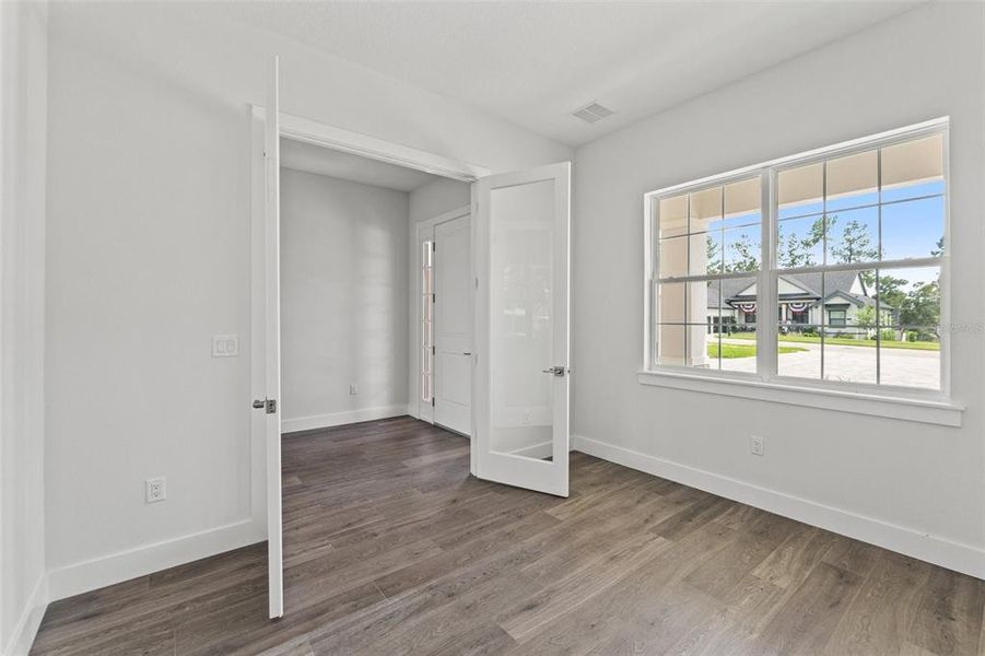Spacious, unfurnished interior of a new home in Southern Hills Plantation, Brooksville (Image 44).