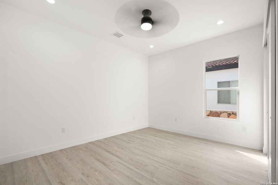 Spacious, unfurnished interior of a new home in , El Paso (Image 35).